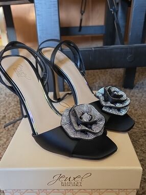 Jewel Badgley Mischka Black Satin Heels with Crystal Rose Size 9.5